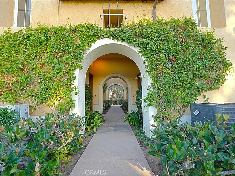 16 Savona Ct — Photo 2