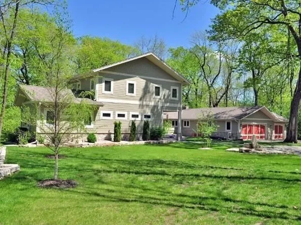 3212 N Dekoven Dr, Oconomowoc, WI 53066
