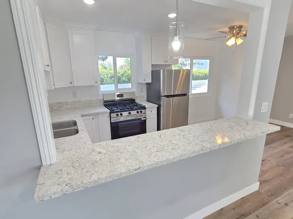 Oxnard Gardens, 14015 Oxnard St #25, Van Nuys, CA 91401