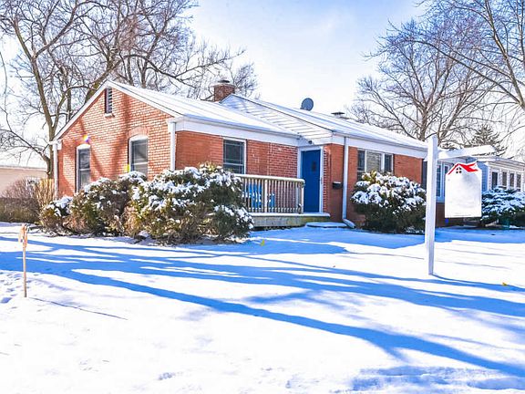 3rd image of 1640 N Prairie Ave #1640