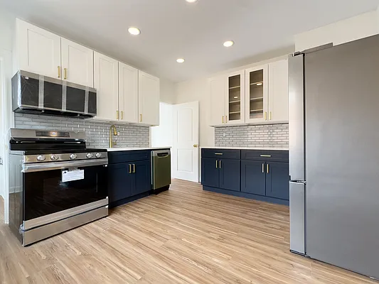 Rented by Bond New York | media 4