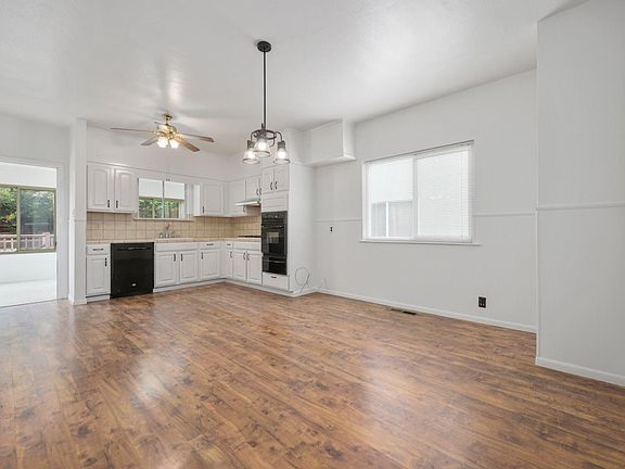 5th image of 613 Spruce Ave