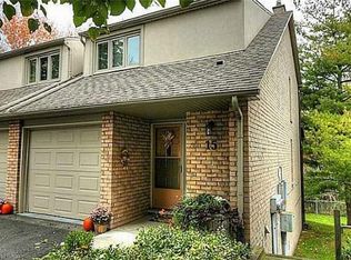 109 Wilson St W #15, Hamilton, ON L9G 1N4