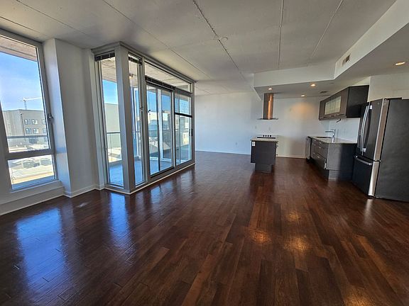 4th image of 212 Brown St APT 6C