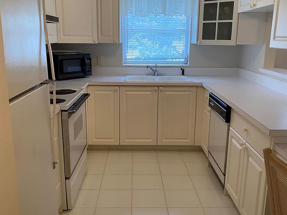 2950 SE Ocean Blvd APT 2-4, Stuart, FL 34996 | Zillow