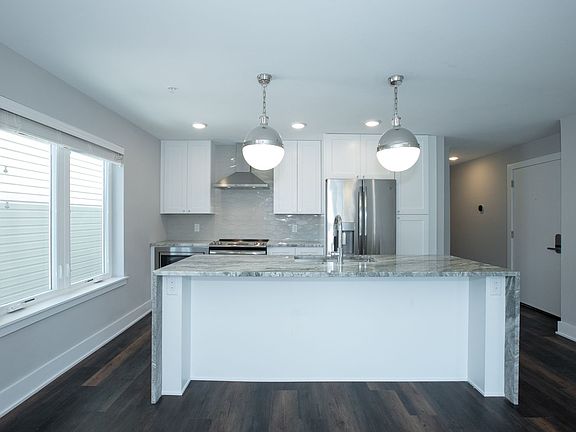5th image of 817 N 20th St APT 10