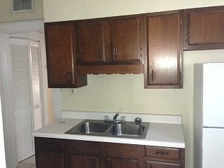 4th image of 1102 Cedar St APT 1