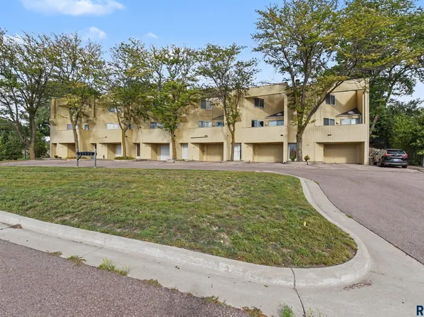1908 S Southeastern Ave, Sioux Falls, SD 57103