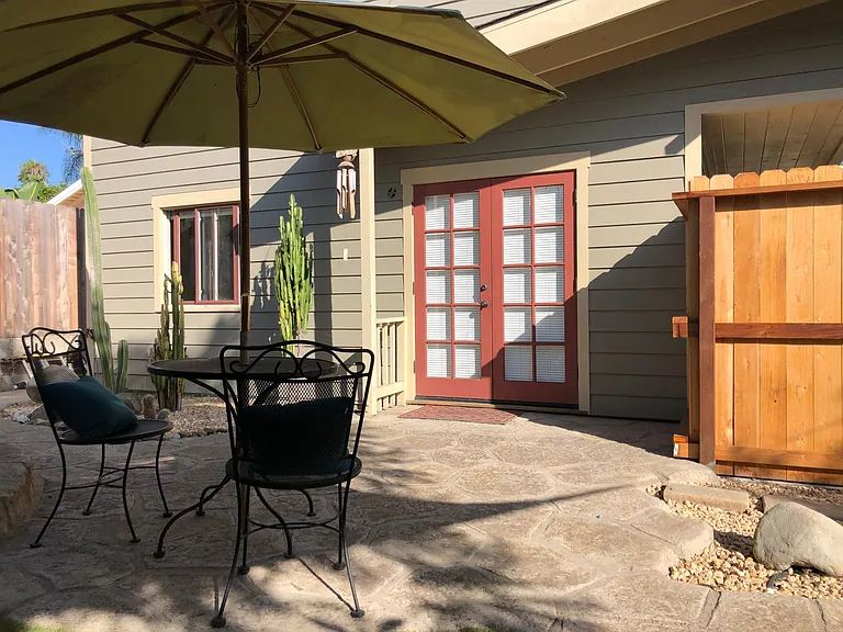 1029 E Ortega St — Photo 1