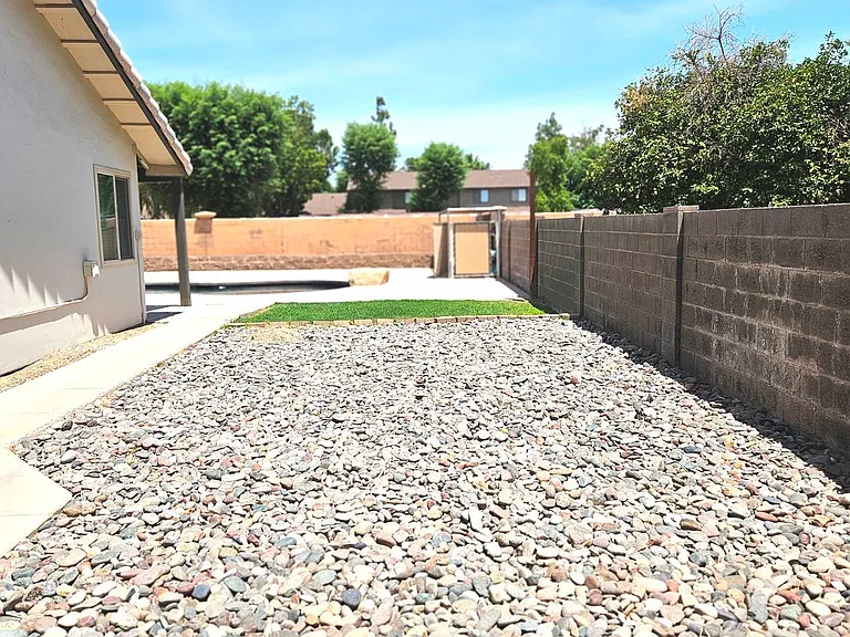 1325 S 28th Dr — Photo 30