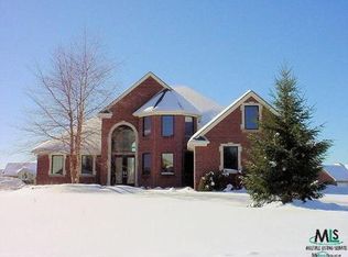 2626 Pebble Bch, Update, MI 48363