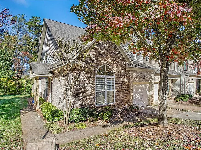 4138 Baylor St — Photo 2