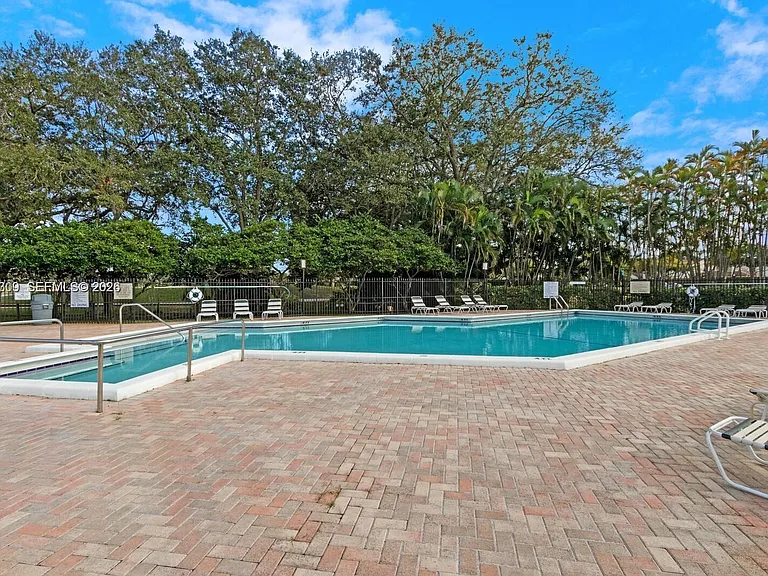 1411 W Fairway Rd #VILLA — Photo 38