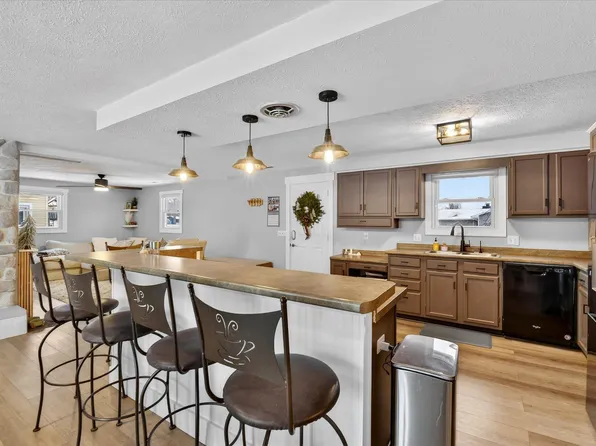 6010 S 020 W, Wolcottville, IN 46795