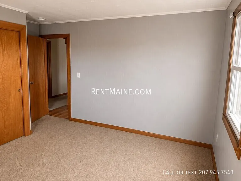 676 College Ave — Photo 15