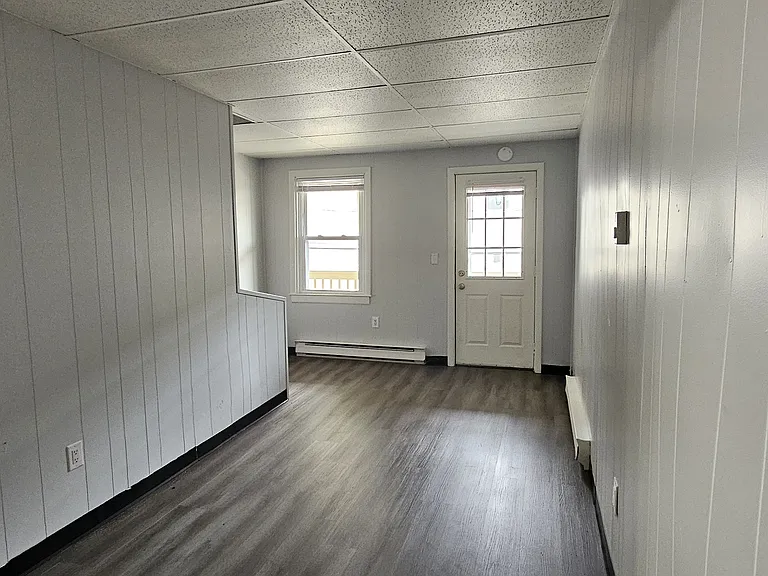 2042 Main St #3 — Photo 8