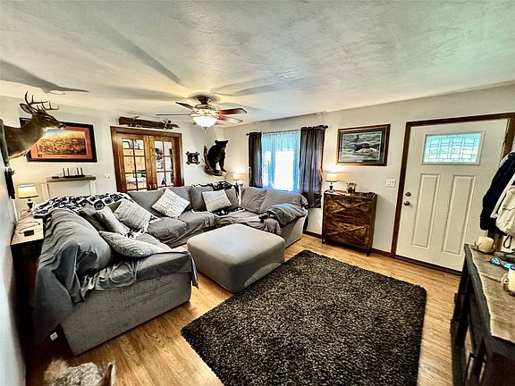 3rd image of 17168 Parkview Dr