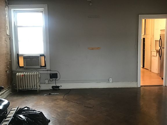 3rd image of 318 Midwood St