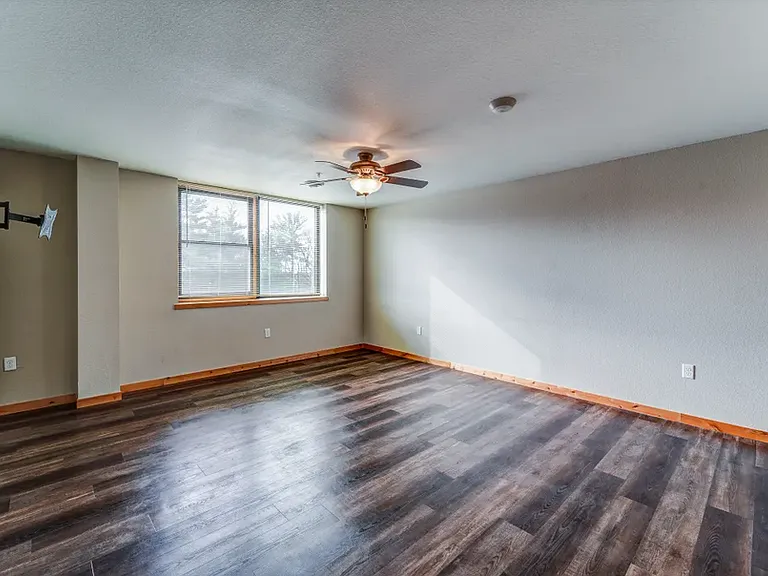 Sunset Place Apartments — Photo 52