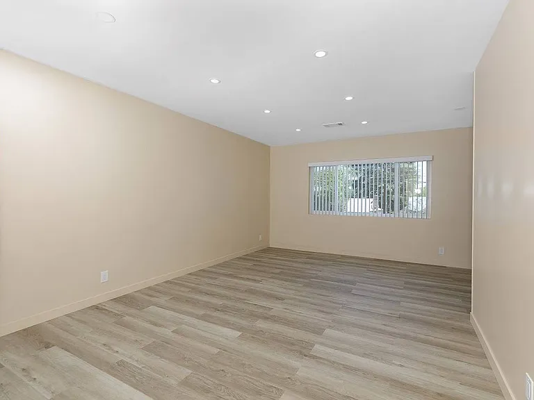 5453 Kester Ave — Photo 2
