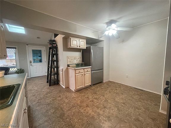 3rd image of 221 Waverly St