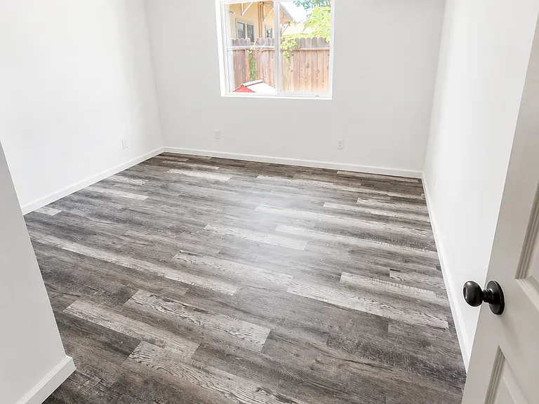 224 W G St #B — Photo 6