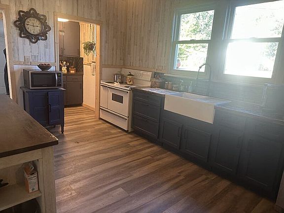 2nd image of 2411 Highland Dr