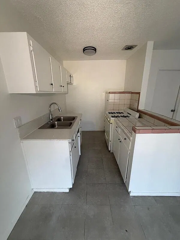 1812 W Sumac Ln — Photo 3