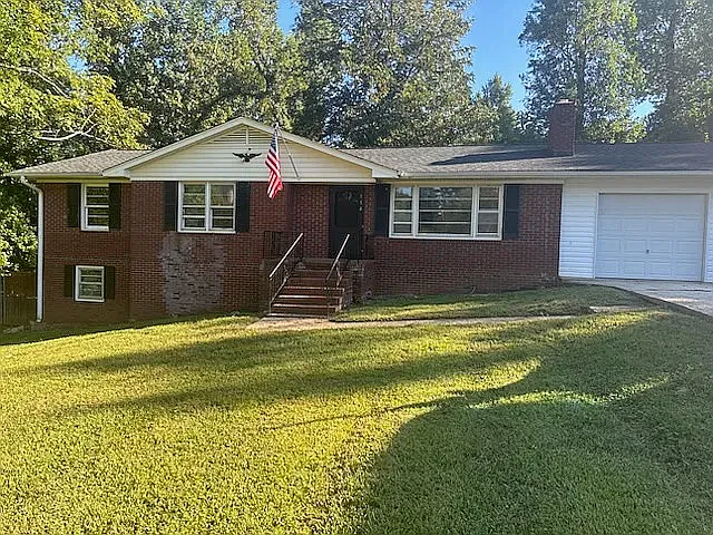3 bed, 1.5 bath, 2658 sqft, $1,700 — Photo 1