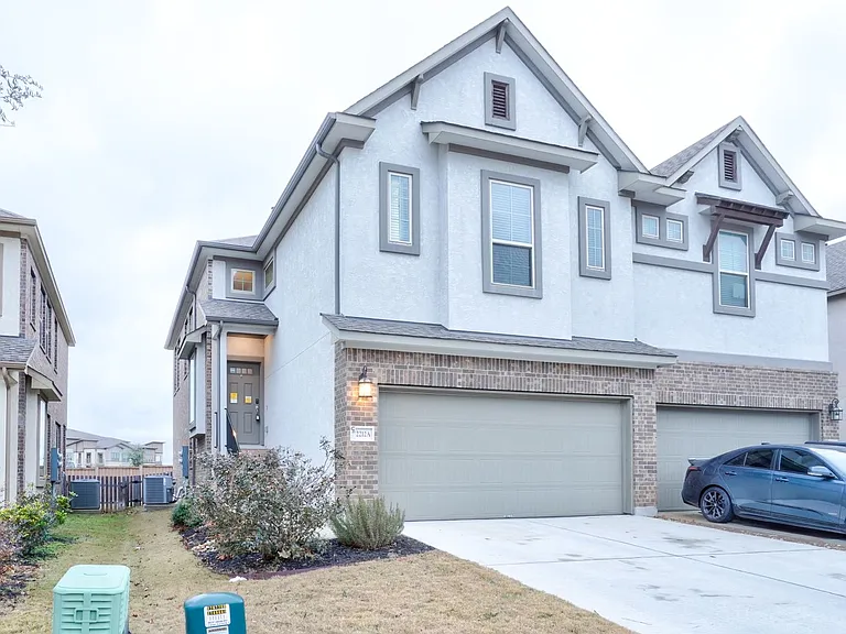 2212 Dillon Pond Ln #A — Photo 2