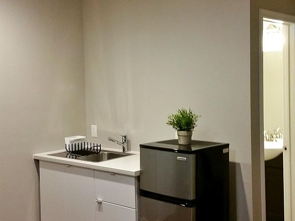 5th image of 3731 Fairmount Ave Unit 2