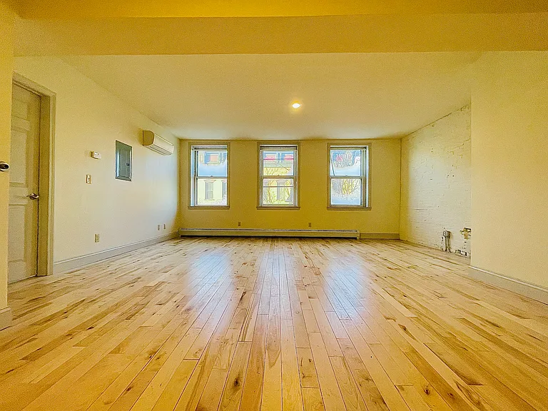 191 College St #303 — Photo 21