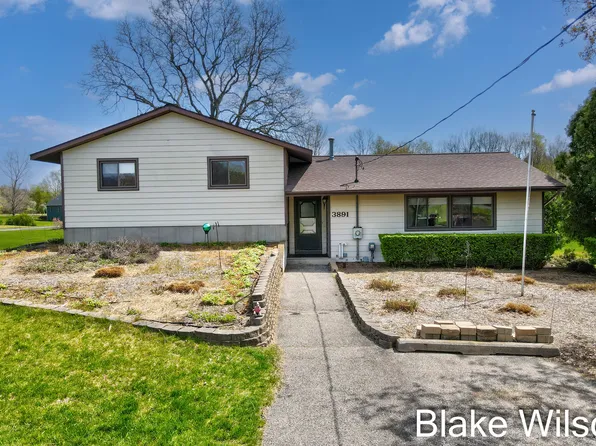 3891 18th St, Dorr, MI 49323