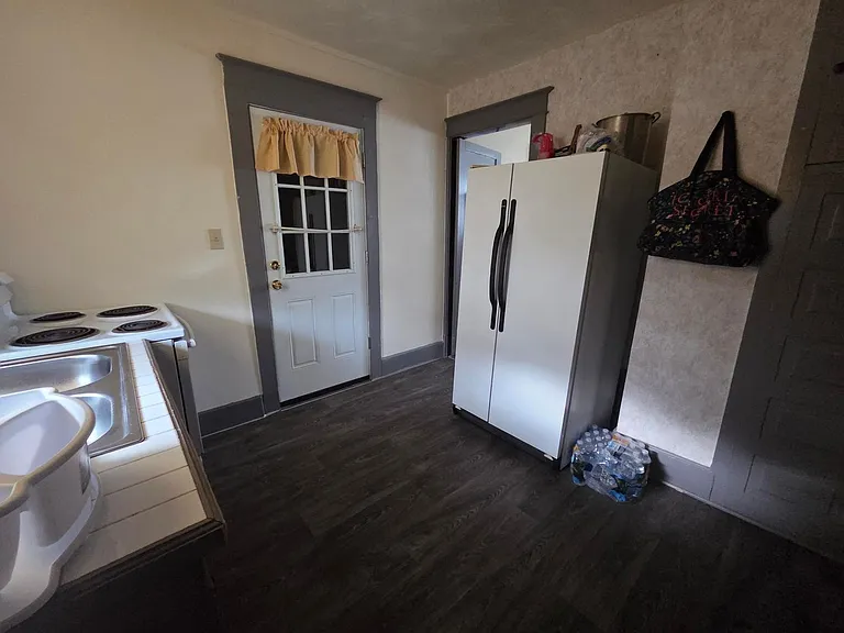 227 Banning Ave — Photo 7