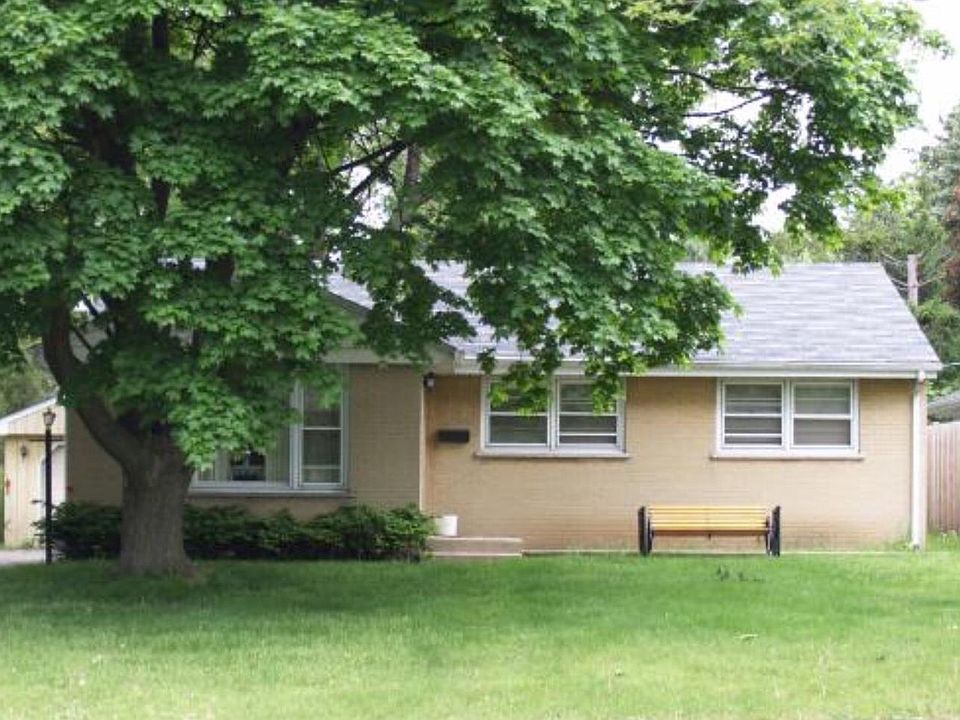 Brick Ranch with detached 2 car garage