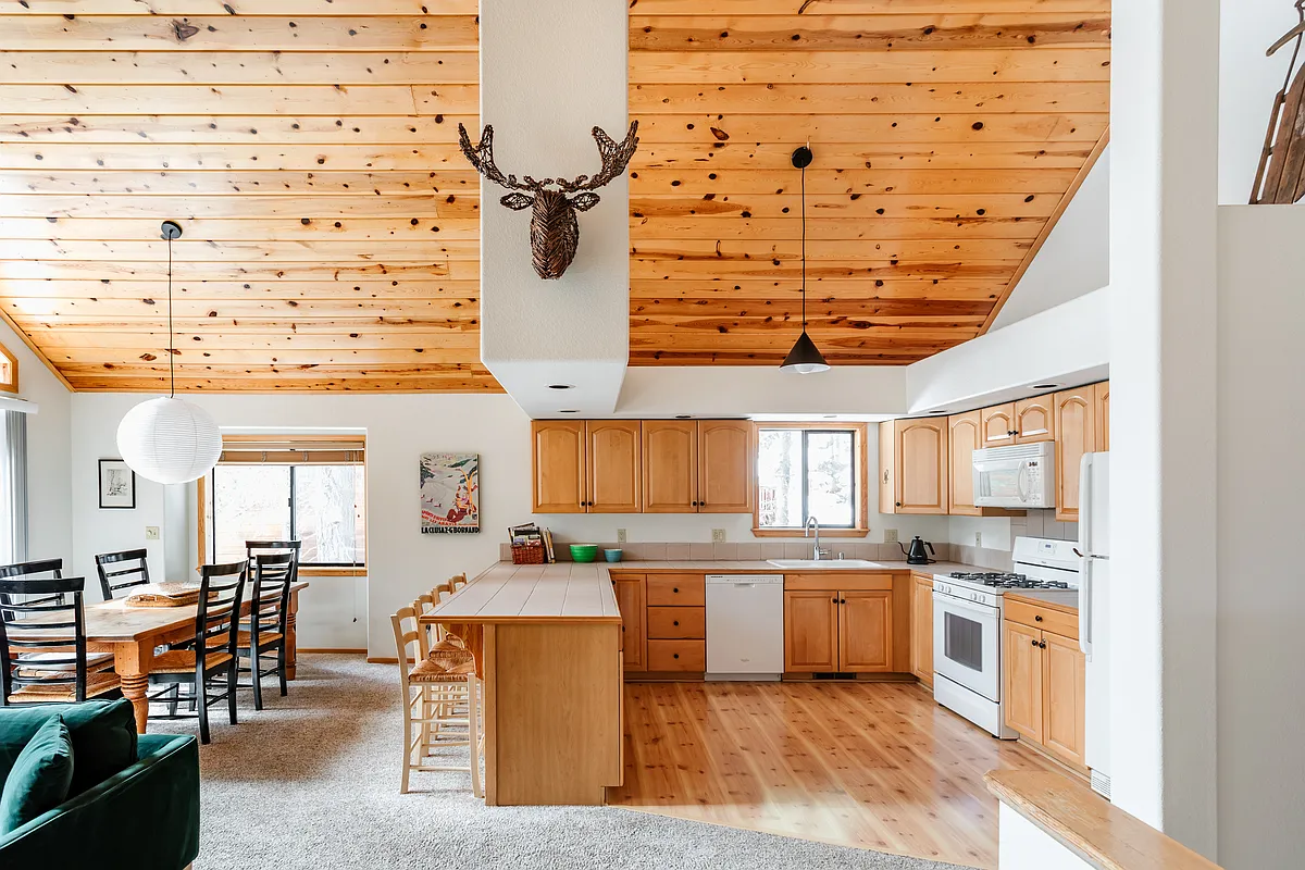 Building Photo - Saint Moritz Ln