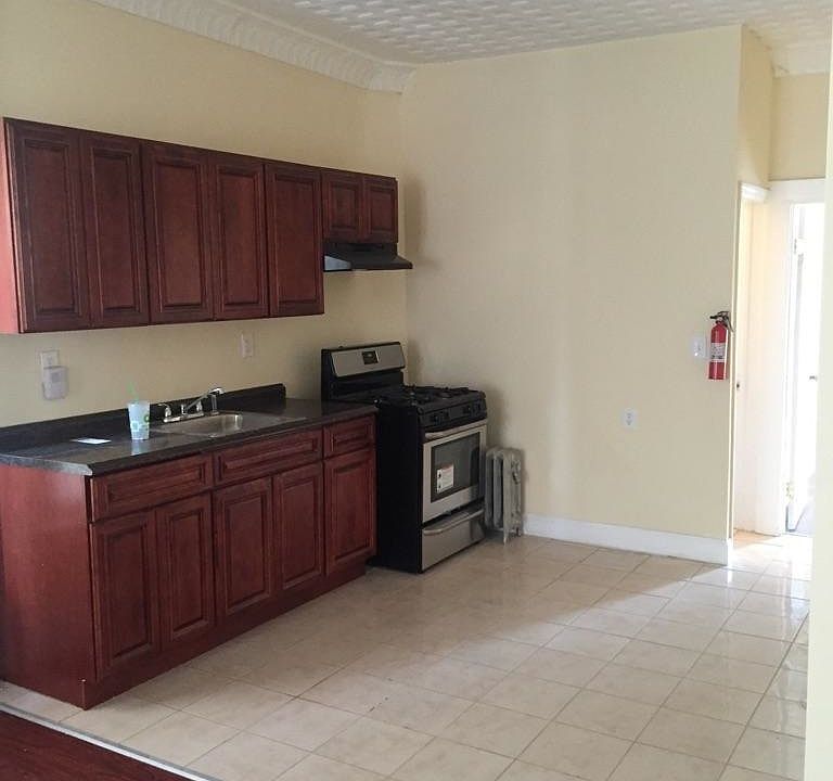 1st image of 371 Summer Ave #3
