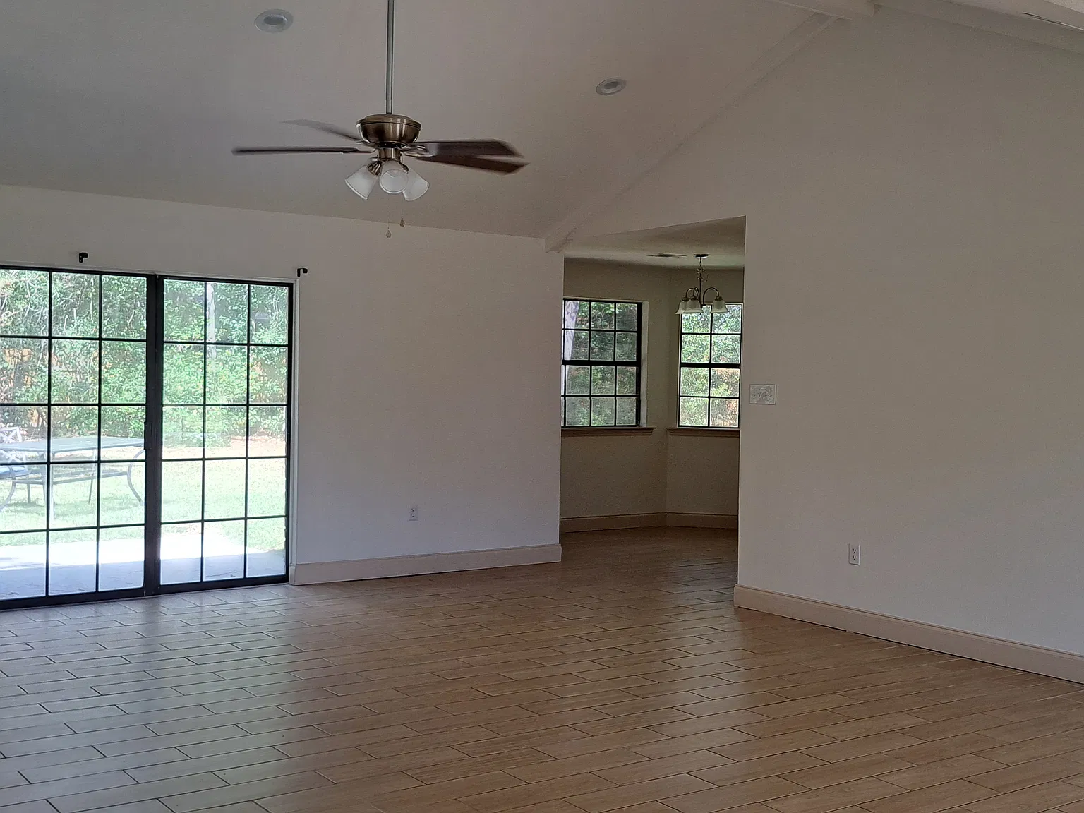 105 Ames Ct — Photo 2