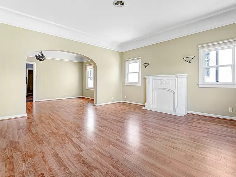 325 N Stanley Ave #327-1/2 — Photo 9