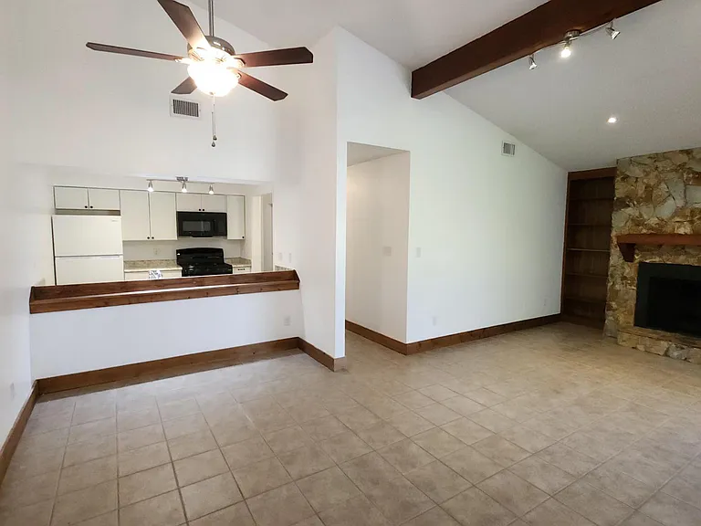 4302 NE 17th Ter — Photo 18