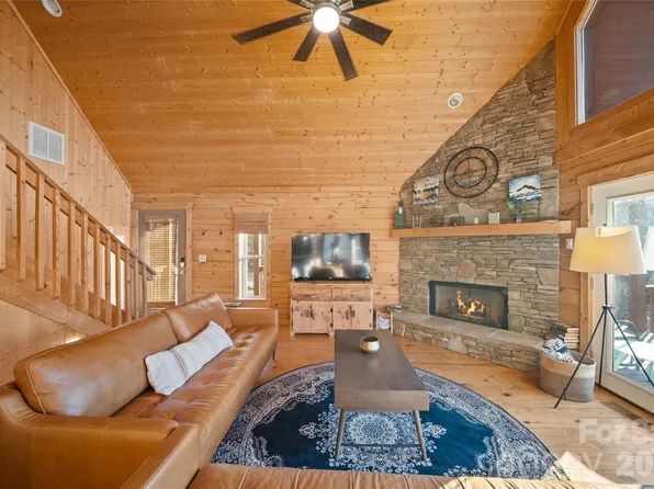 173 Mistletoe Park, Lake Lure, NC 28746