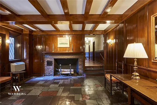 Sold by Warburg | media 13