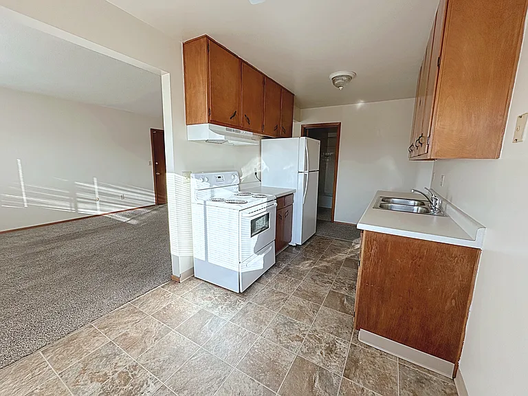 1 BR Kitchen, Dining and Living Rooms