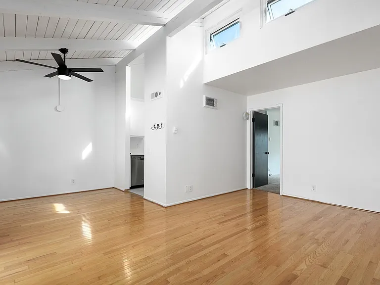 129 E Micheltorena St #6 — Photo 6