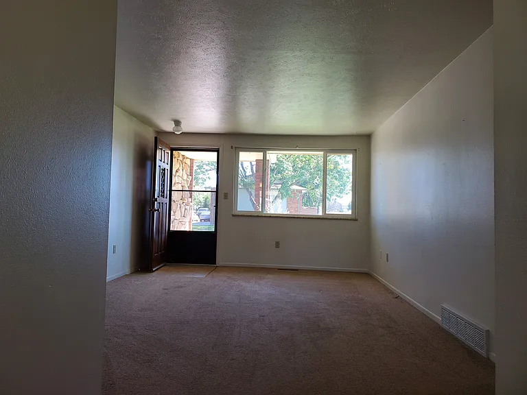4845 Grant Ave — Photo 6