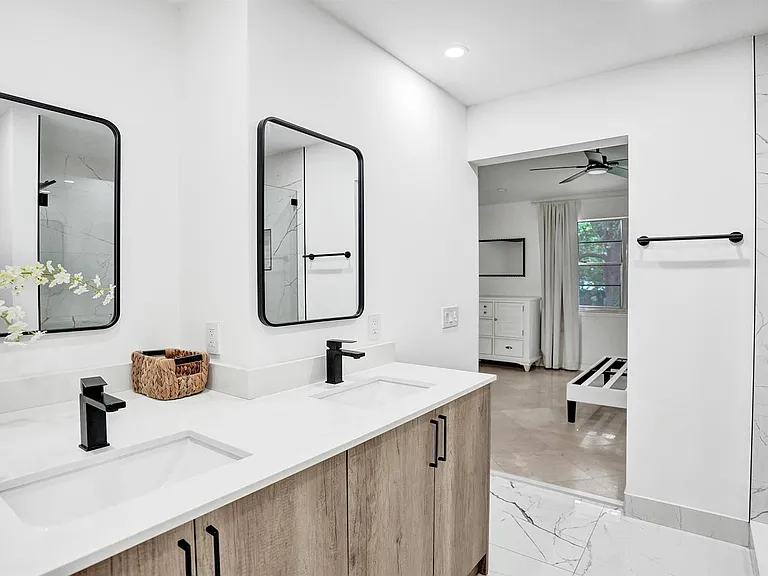 147 SW 3rd St — Photo 21