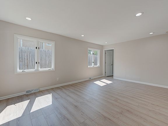 4th image of 321 Ferndale Dr