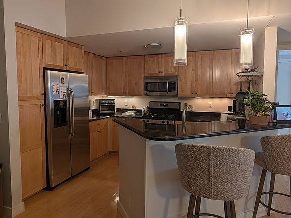 3rd image of 550 Pleasant St Suite 404