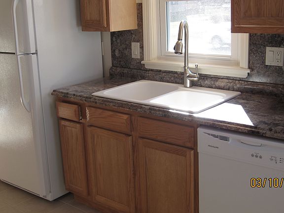 Beautiful New Modern Kitchen & New Appliances