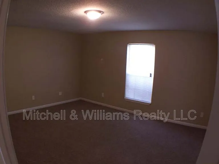 2902 W 5th St — Photo 7